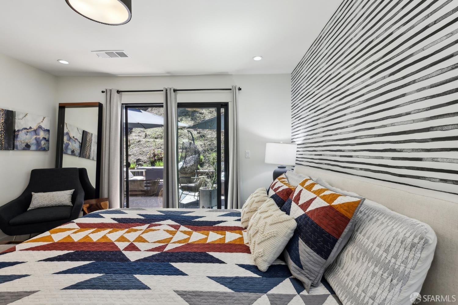 Detail Gallery Image 17 of 62 For 2031 Buena Vista Dr, Pinole,  CA 94564 - 5 Beds | 4 Baths