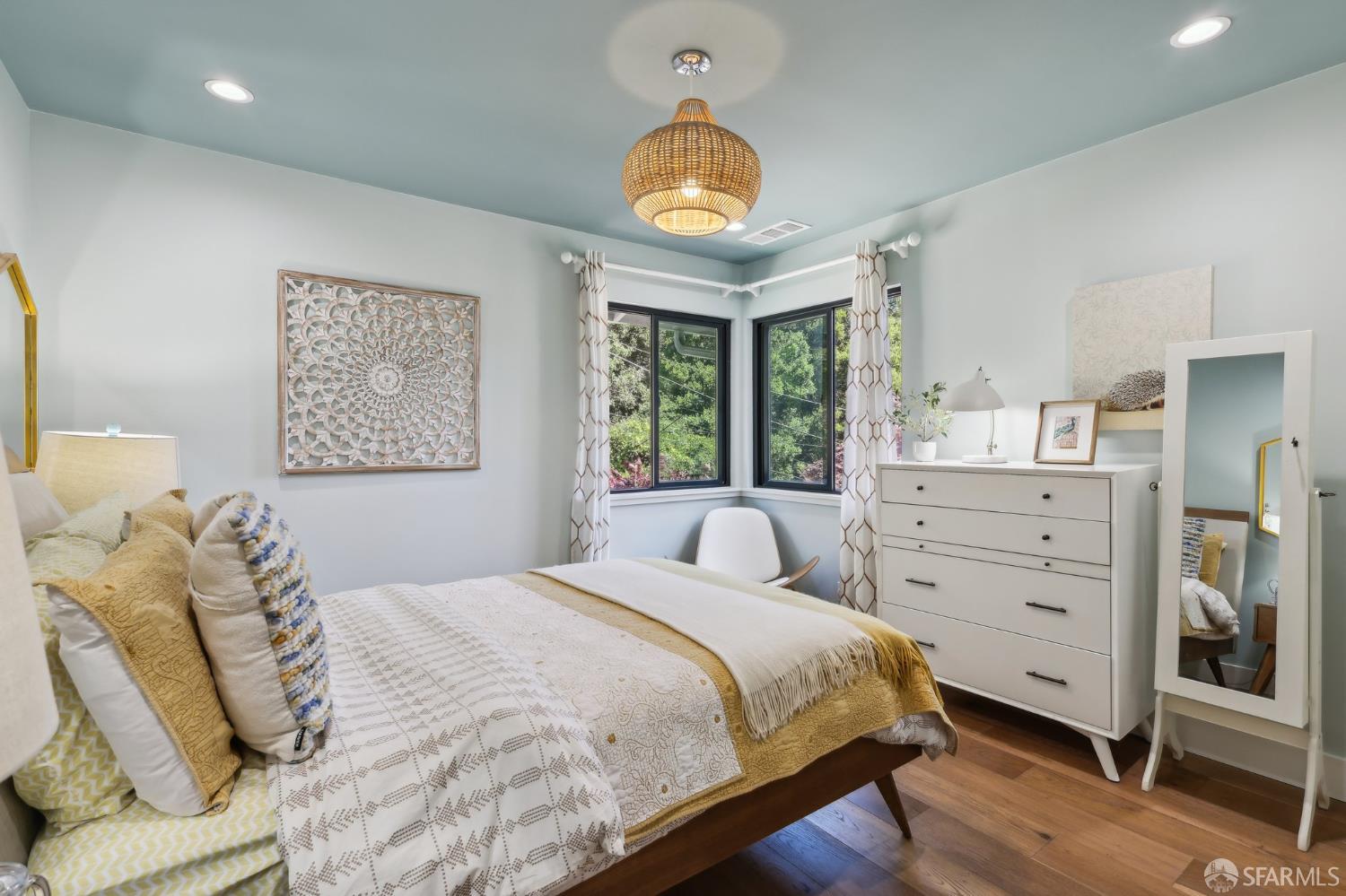 Detail Gallery Image 21 of 62 For 2031 Buena Vista Dr, Pinole,  CA 94564 - 5 Beds | 4 Baths