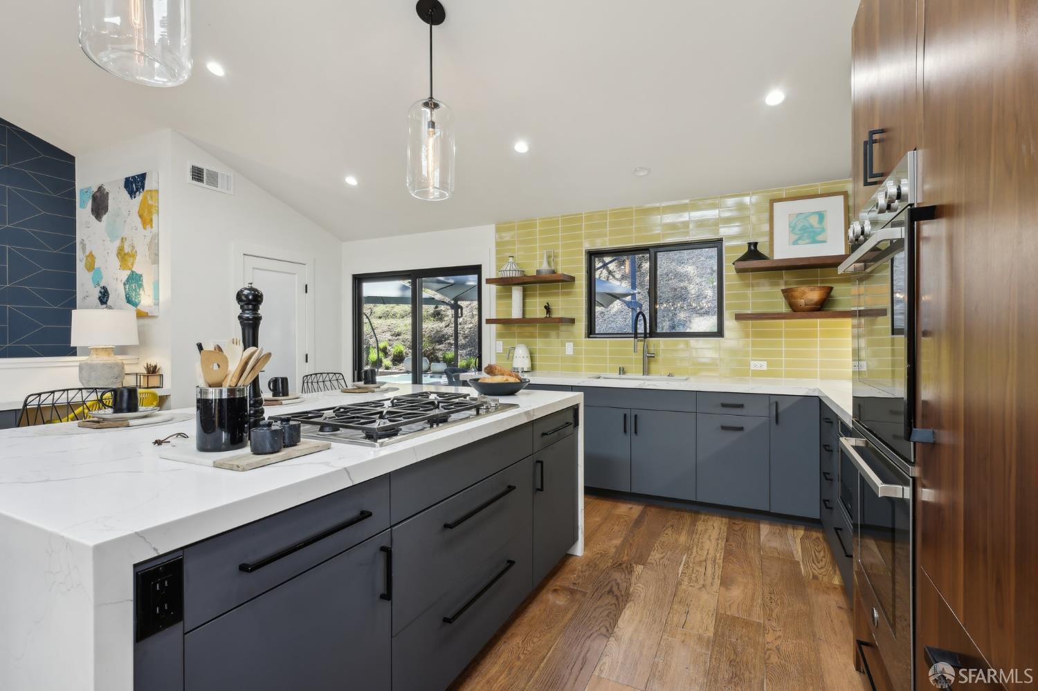Detail Gallery Image 7 of 62 For 2031 Buena Vista Dr, Pinole,  CA 94564 - 5 Beds | 4 Baths