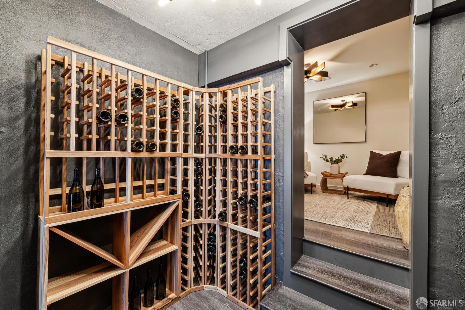 Detail Gallery Image 27 of 35 For 2111 Vallejo St, San Francisco,  CA 94123 - 3 Beds | 2/1 Baths