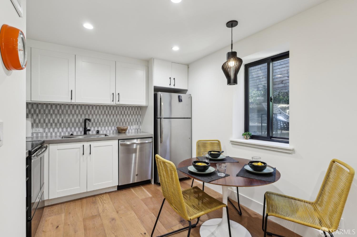Detail Gallery Image 37 of 62 For 2031 Buena Vista Dr, Pinole,  CA 94564 - 5 Beds | 4 Baths