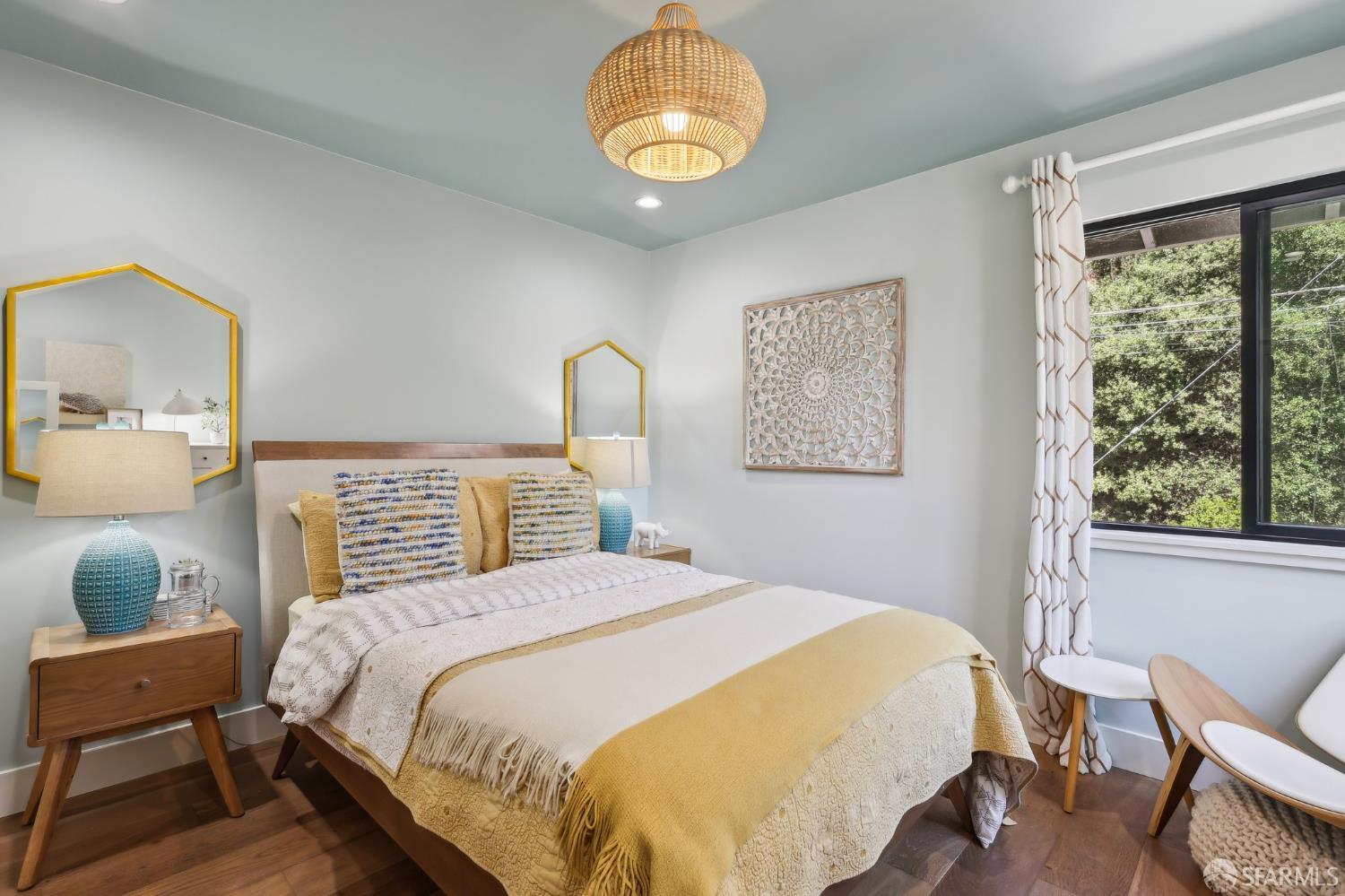 Detail Gallery Image 20 of 62 For 2031 Buena Vista Dr, Pinole,  CA 94564 - 5 Beds | 4 Baths