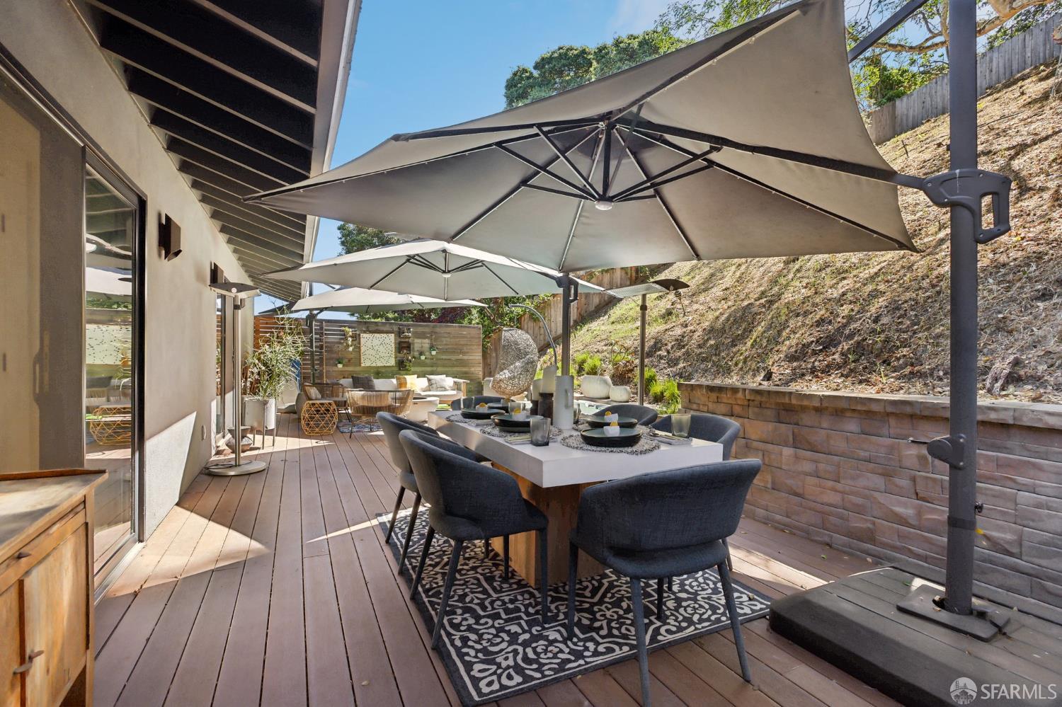 Detail Gallery Image 31 of 62 For 2031 Buena Vista Dr, Pinole,  CA 94564 - 5 Beds | 4 Baths