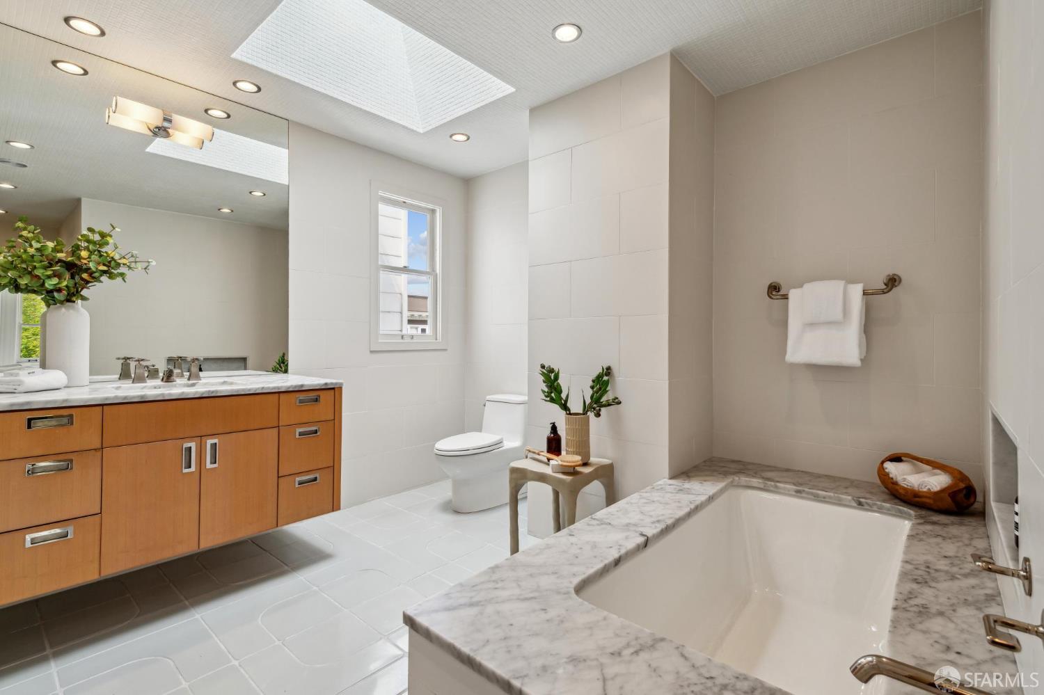 Detail Gallery Image 18 of 35 For 2111 Vallejo St, San Francisco,  CA 94123 - 3 Beds | 2/1 Baths