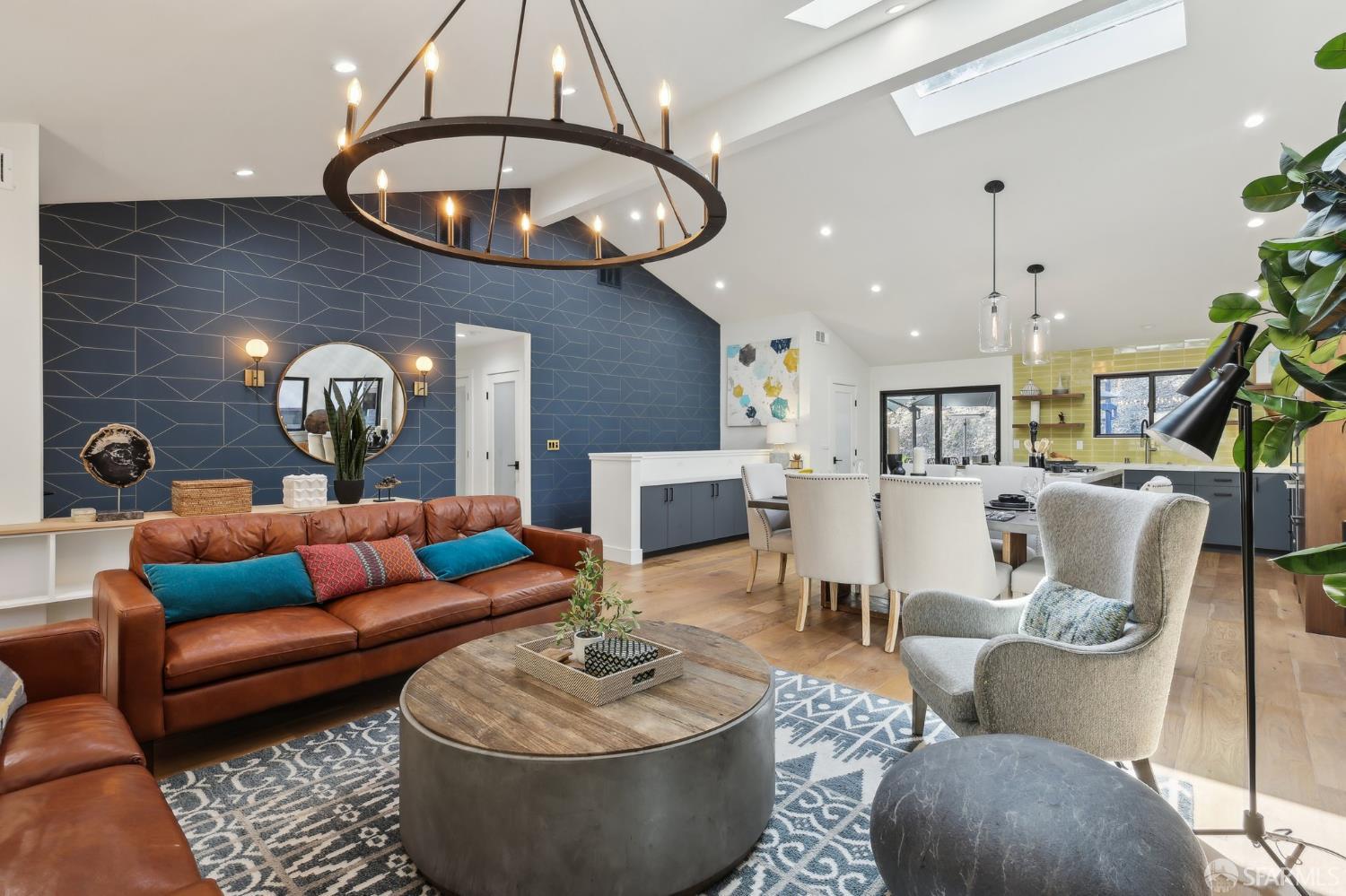 Detail Gallery Image 3 of 62 For 2031 Buena Vista Dr, Pinole,  CA 94564 - 5 Beds | 4 Baths