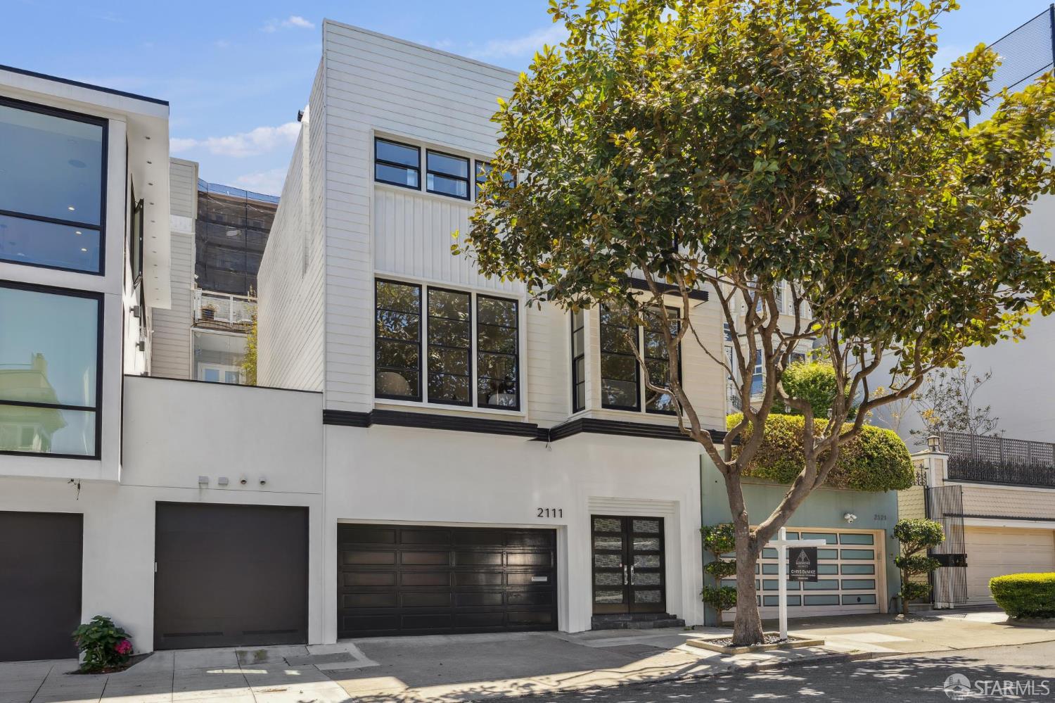 Detail Gallery Image 2 of 35 For 2111 Vallejo St, San Francisco,  CA 94123 - 3 Beds | 2/1 Baths