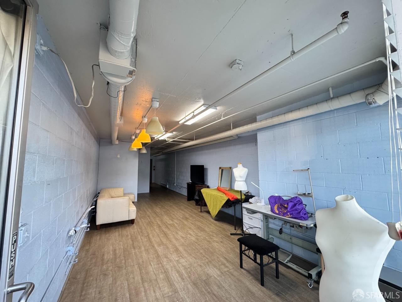 Detail Gallery Image 3 of 10 For 1734 Lombard St a,  San Francisco,  CA 94123 - – Beds | – Baths