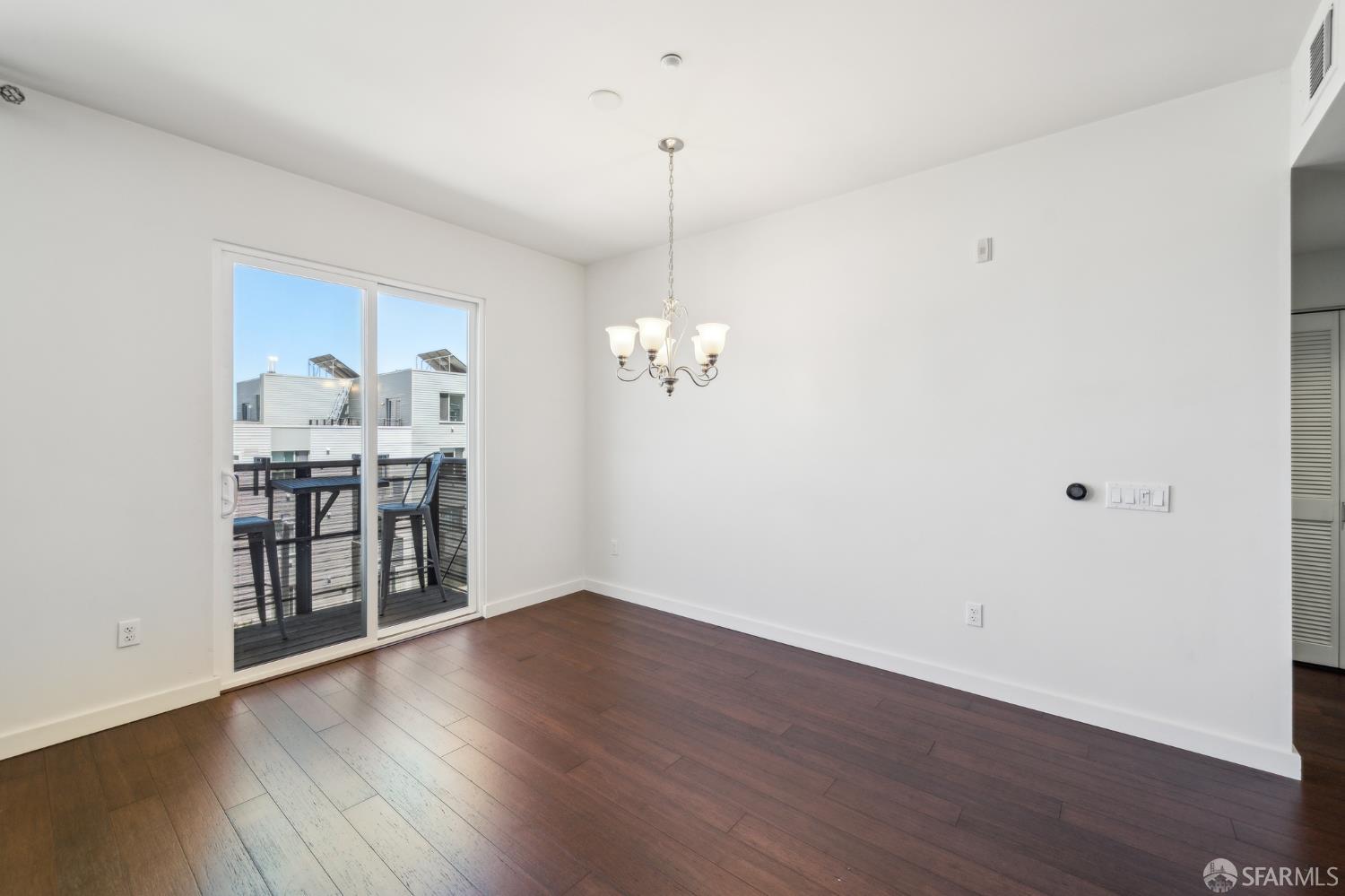 Photo #5: 425017546 Listing: Photo #5