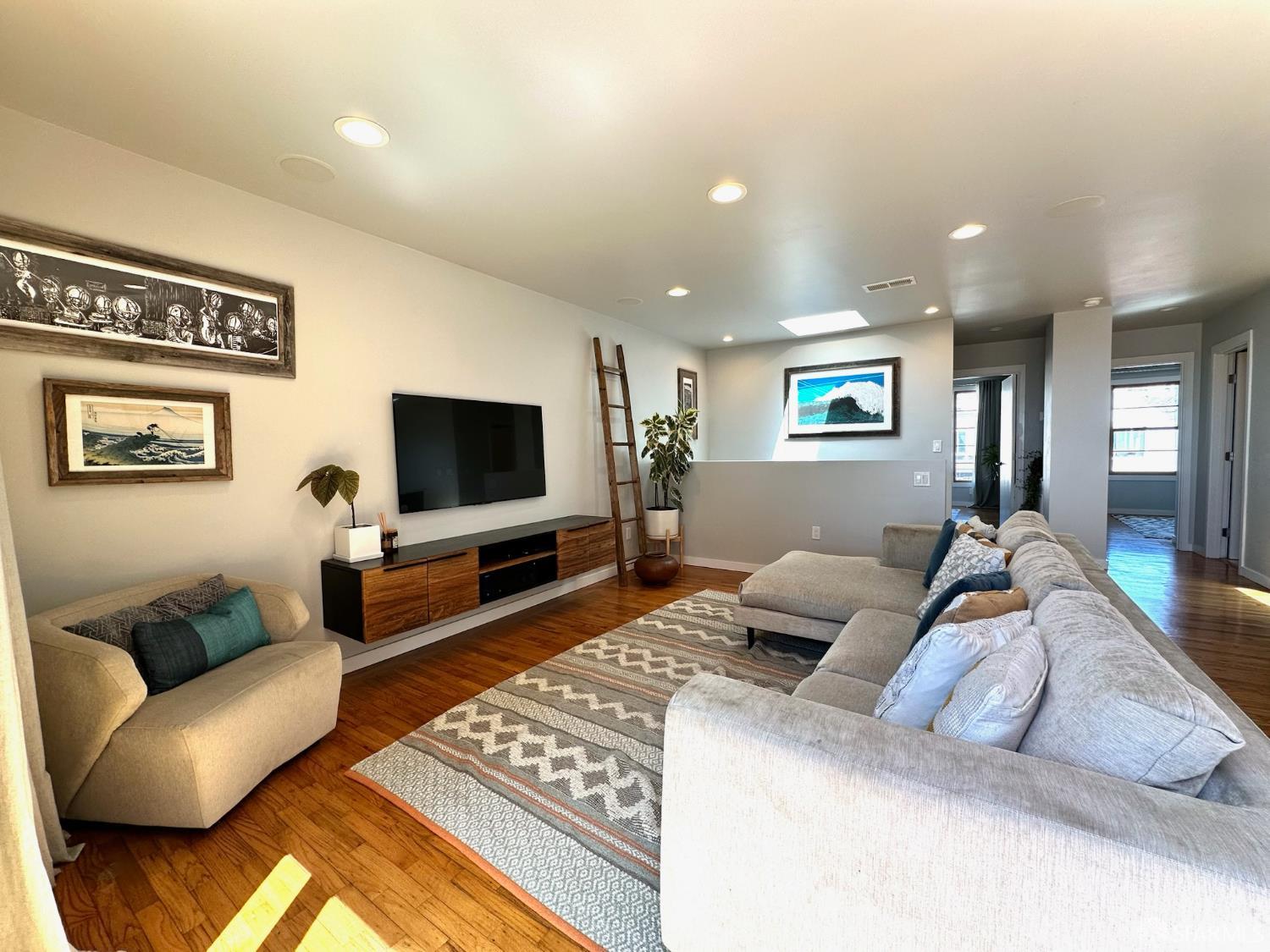 Detail Gallery Image 4 of 35 For 2543 44th Ave, San Francisco,  CA 94116 - 3 Beds | 2 Baths