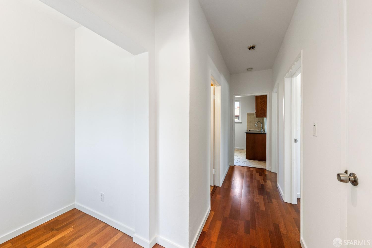 Detail Gallery Image 6 of 36 For 906 40th St a,  Emeryville,  CA 94608 - 2 Beds | 1 Baths