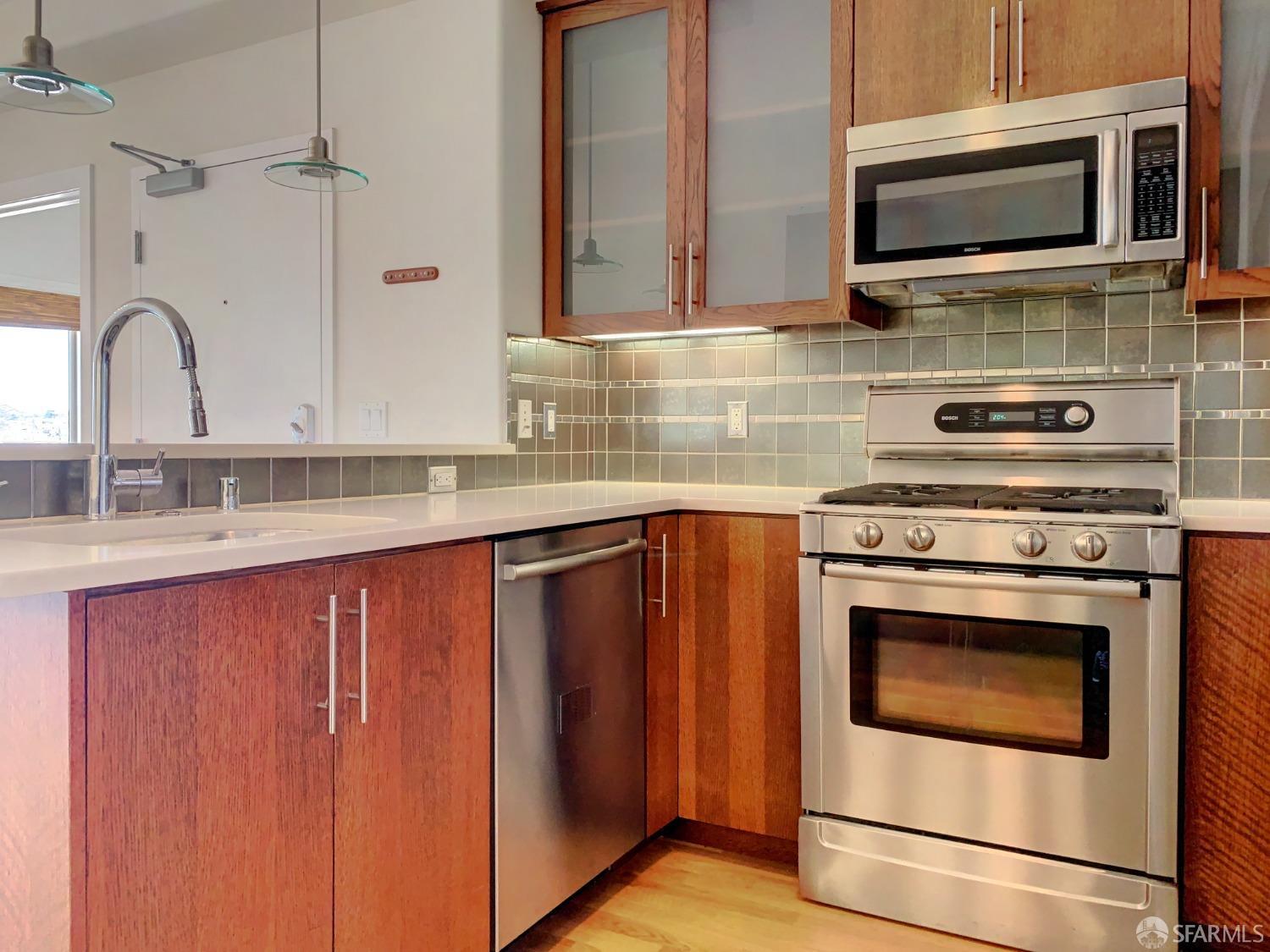 Detail Gallery Image 4 of 16 For 375 25th Ave #401,  San Francisco,  CA 94121 - 3 Beds | 2 Baths