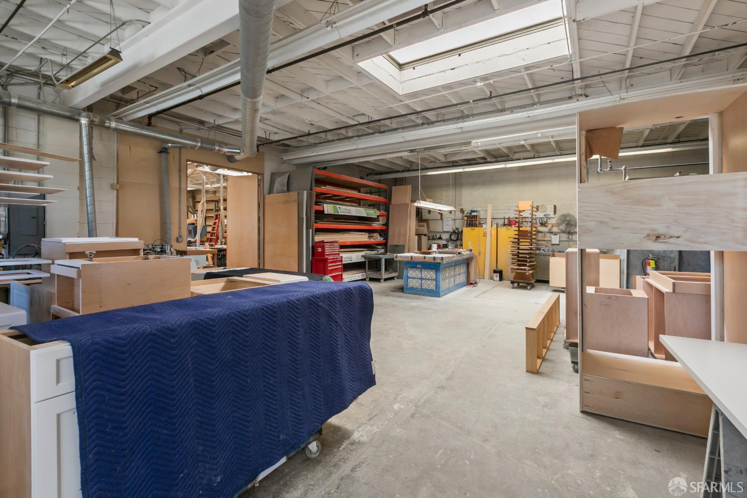 Detail Gallery Image 4 of 7 For 437 Hurlingame Ave, Redwood City,  CA 94063 - – Beds | – Baths