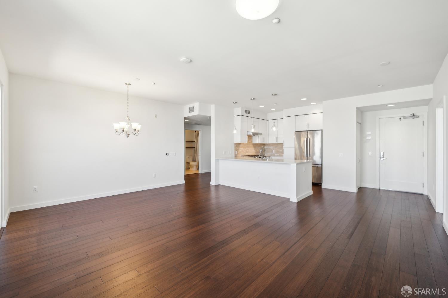 Photo #2: 425017546 Listing 