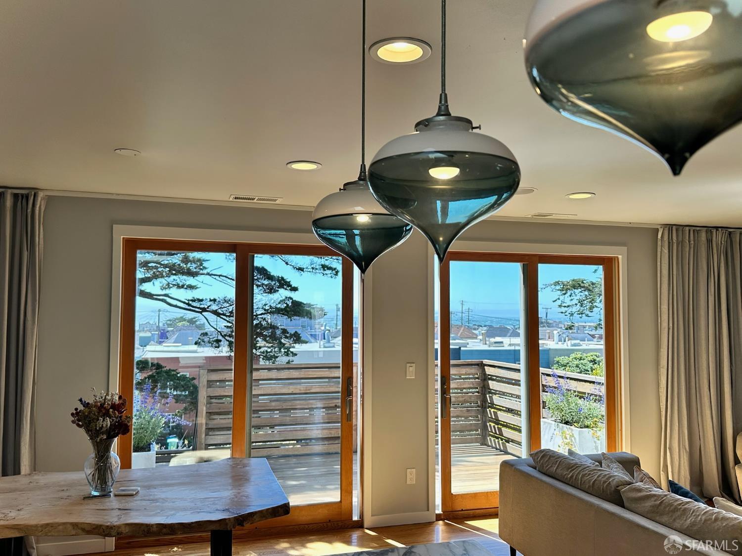 Detail Gallery Image 7 of 35 For 2543 44th Ave, San Francisco,  CA 94116 - 3 Beds | 2 Baths