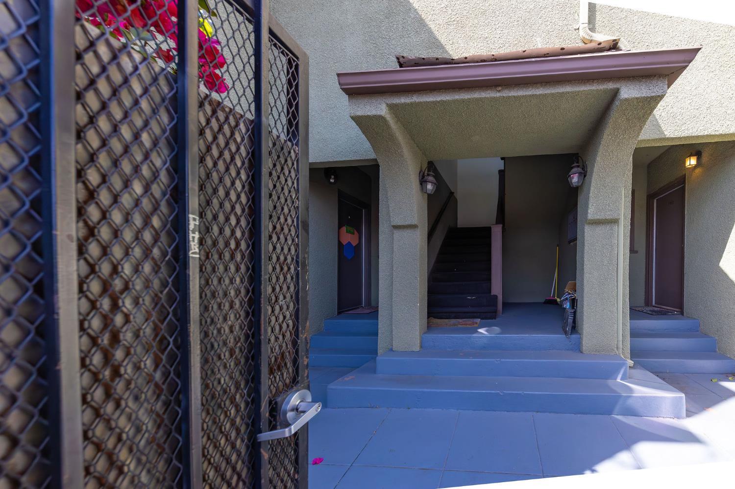 Detail Gallery Image 29 of 36 For 906 40th St a,  Emeryville,  CA 94608 - 2 Beds | 1 Baths