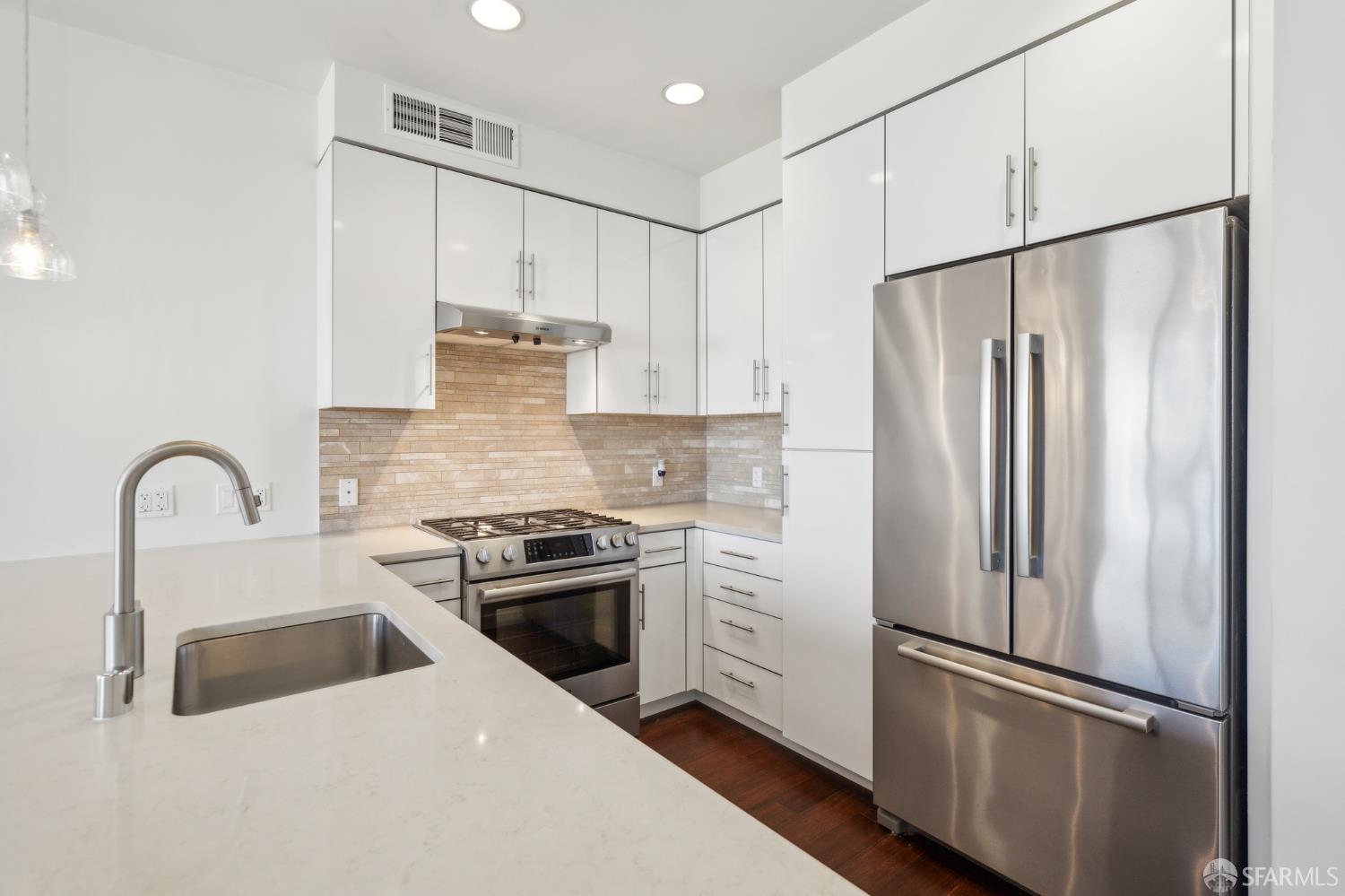 Photo #8: 425017546 Listing: Photo #8