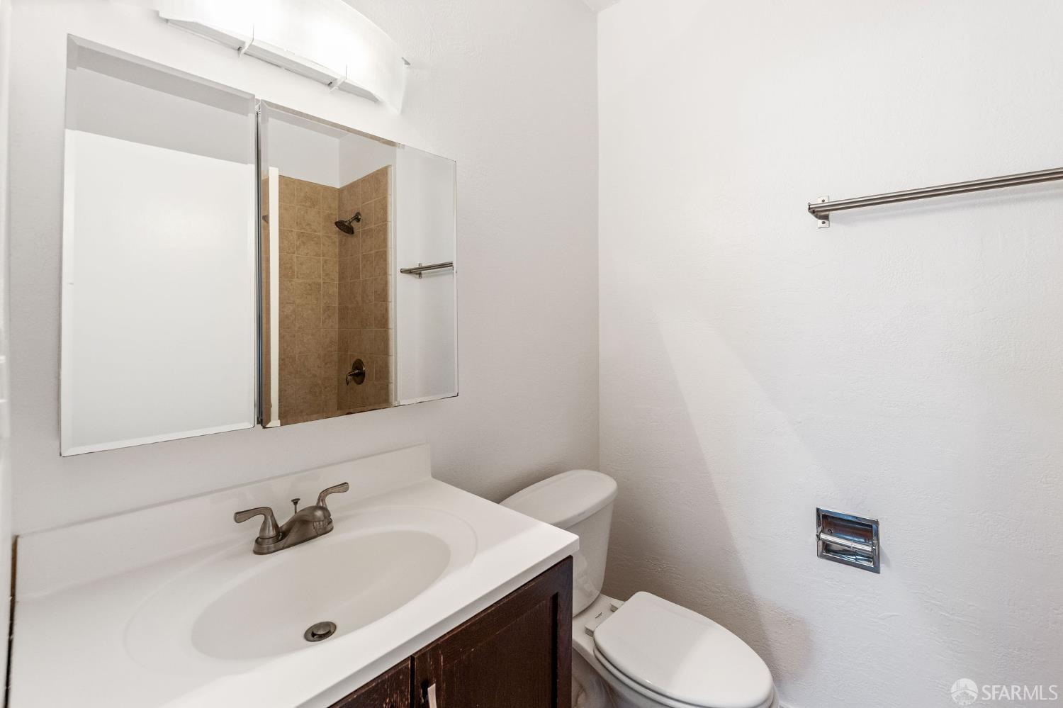 Detail Gallery Image 13 of 36 For 906 40th St a,  Emeryville,  CA 94608 - 2 Beds | 1 Baths