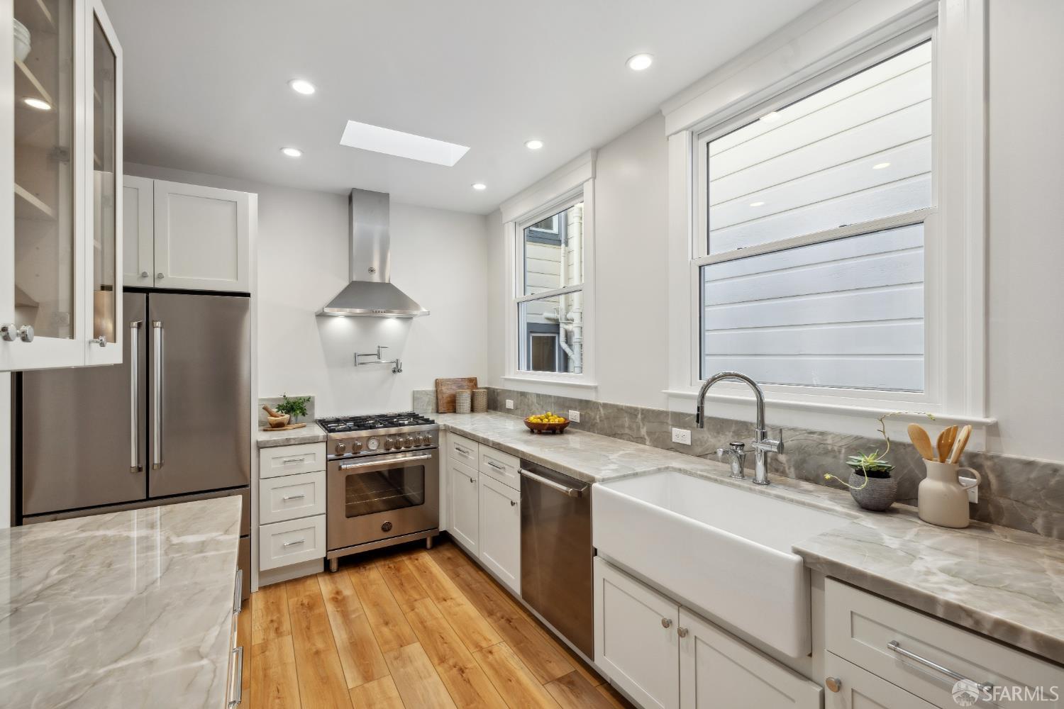 Detail Gallery Image 2 of 44 For 1980 Fell St, San Francisco,  CA 94117 - 2 Beds | 2 Baths