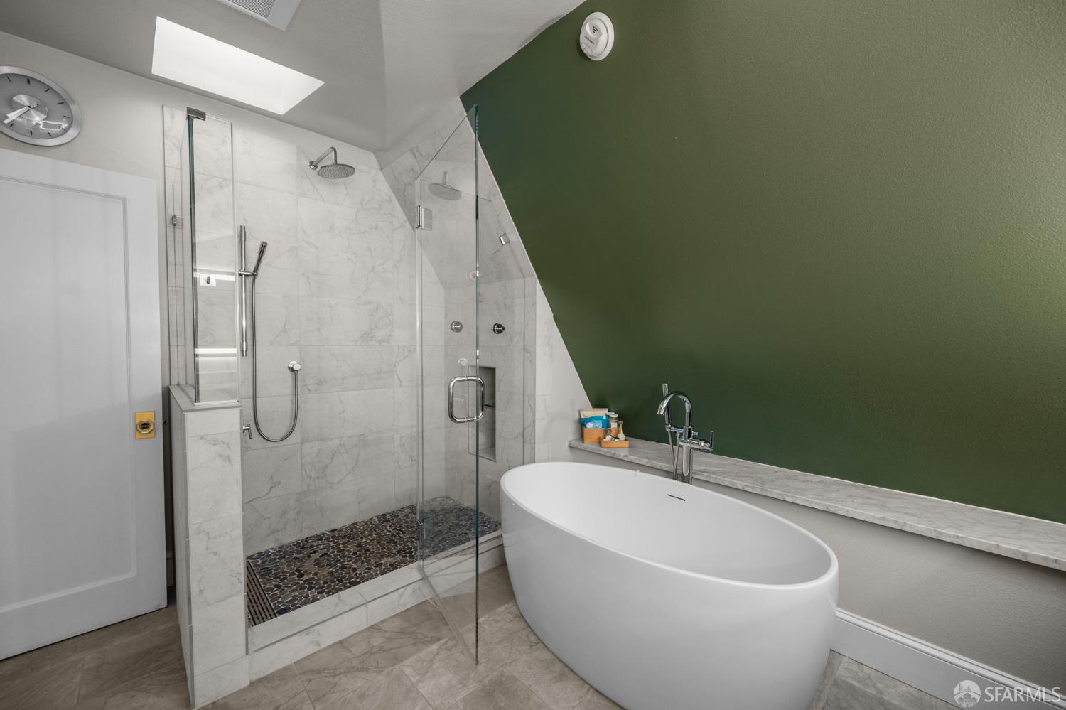 Detail Gallery Image 36 of 53 For 4551 Fairbairn Ave, Oakland,  CA 94619 - 4 Beds | 3 Baths