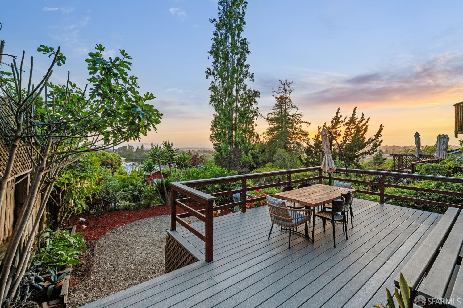 Detail Gallery Image 5 of 53 For 4551 Fairbairn Ave, Oakland,  CA 94619 - 4 Beds | 3 Baths