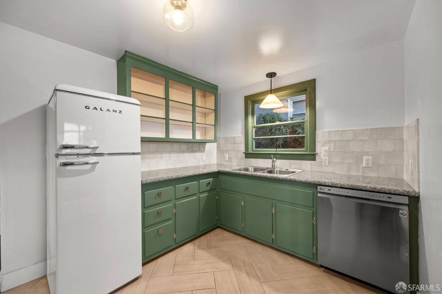 Detail Gallery Image 40 of 53 For 4551 Fairbairn Ave, Oakland,  CA 94619 - 4 Beds | 3 Baths