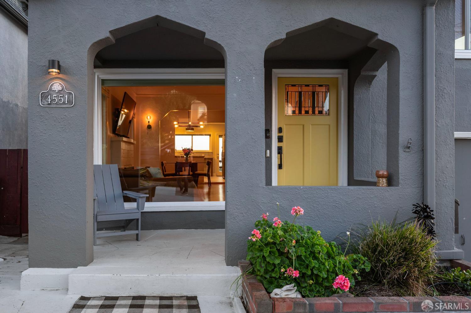 Detail Gallery Image 8 of 53 For 4551 Fairbairn Ave, Oakland,  CA 94619 - 4 Beds | 3 Baths