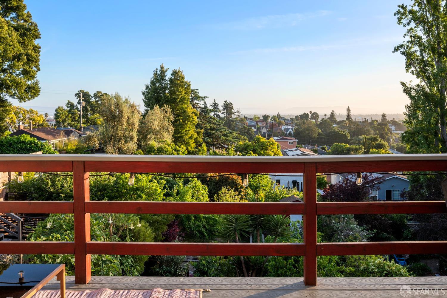 Detail Gallery Image 17 of 53 For 4551 Fairbairn Ave, Oakland,  CA 94619 - 4 Beds | 3 Baths