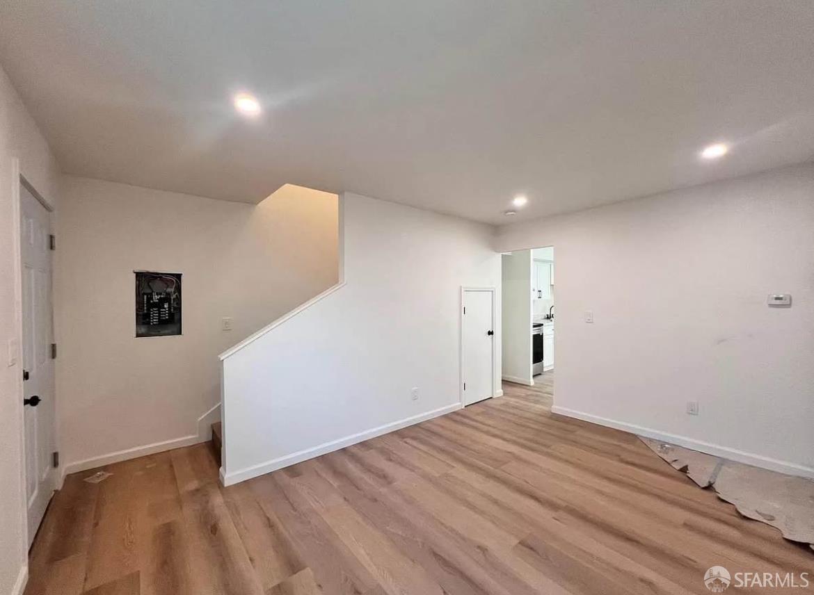 Detail Gallery Image 6 of 25 For 942 41st St, Oakland,  CA 94608 - – Beds | – Baths