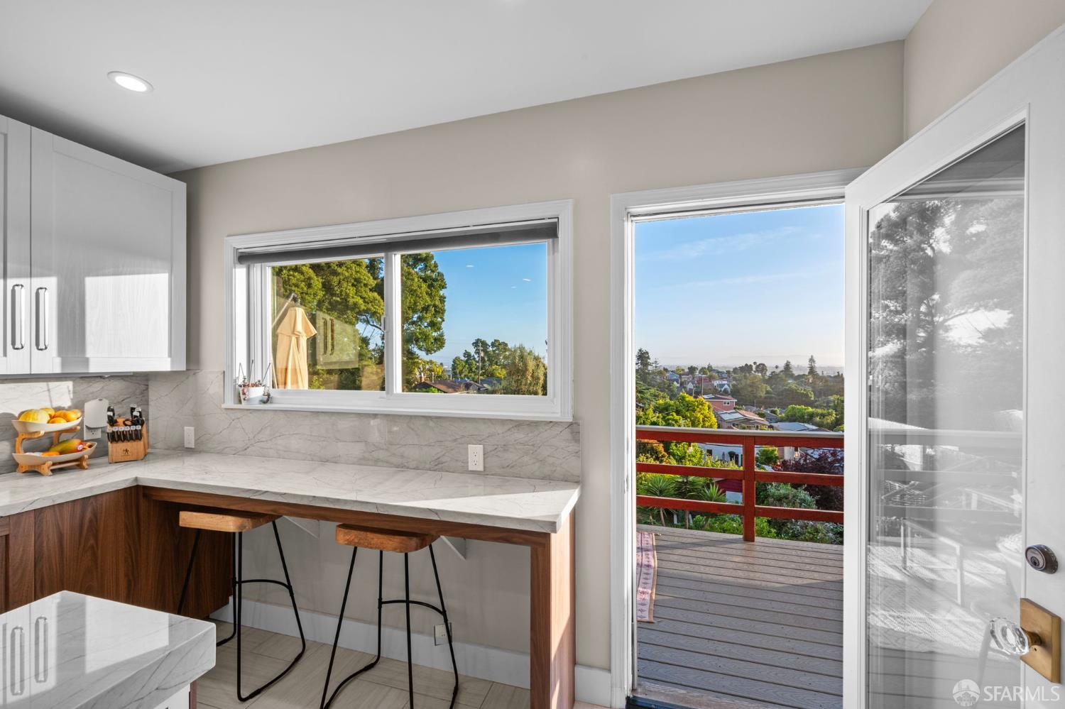 Detail Gallery Image 16 of 53 For 4551 Fairbairn Ave, Oakland,  CA 94619 - 4 Beds | 3 Baths