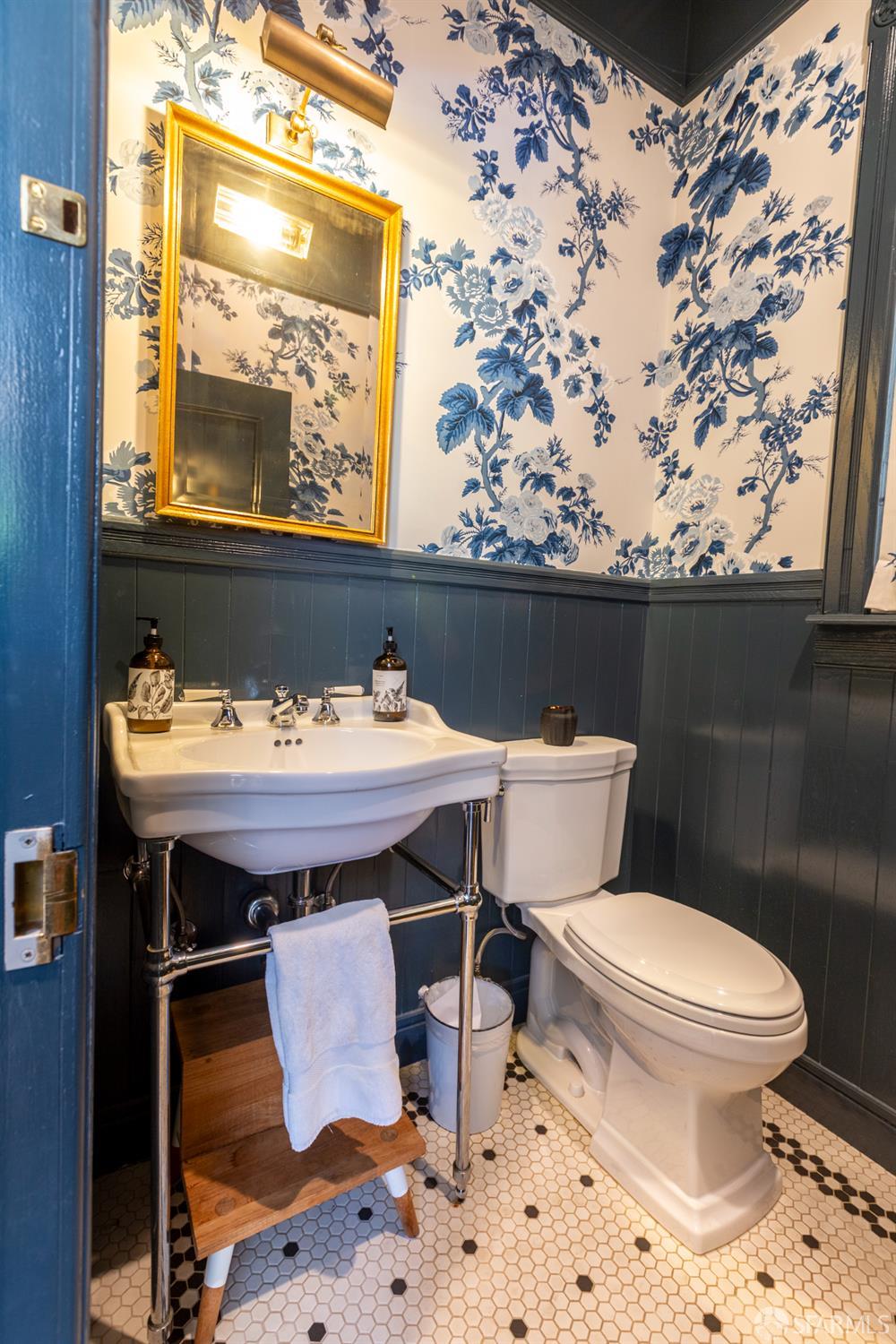 Detail Gallery Image 15 of 37 For 1315 Waller St, San Francisco,  CA 94117 - 5 Beds | 4/2 Baths