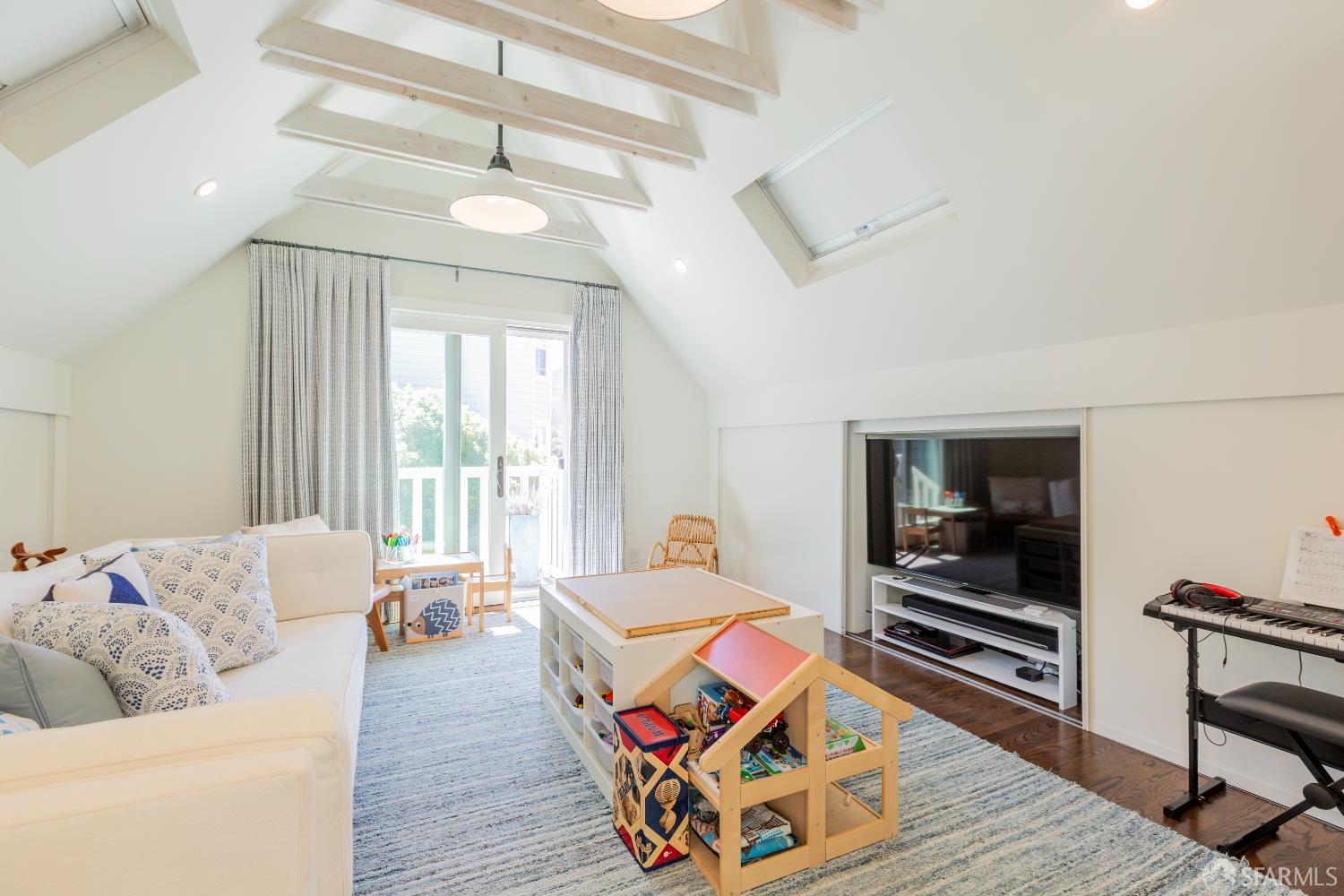 Detail Gallery Image 30 of 37 For 1315 Waller St, San Francisco,  CA 94117 - 5 Beds | 4/2 Baths