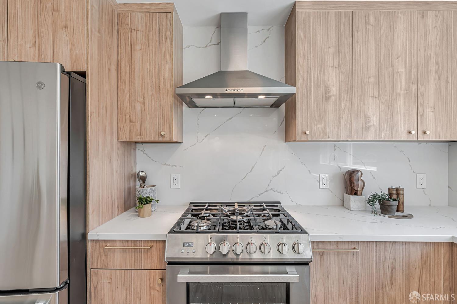 Detail Gallery Image 9 of 46 For 115 Gladeview Way, San Francisco,  CA 94131 - 4 Beds | 3 Baths