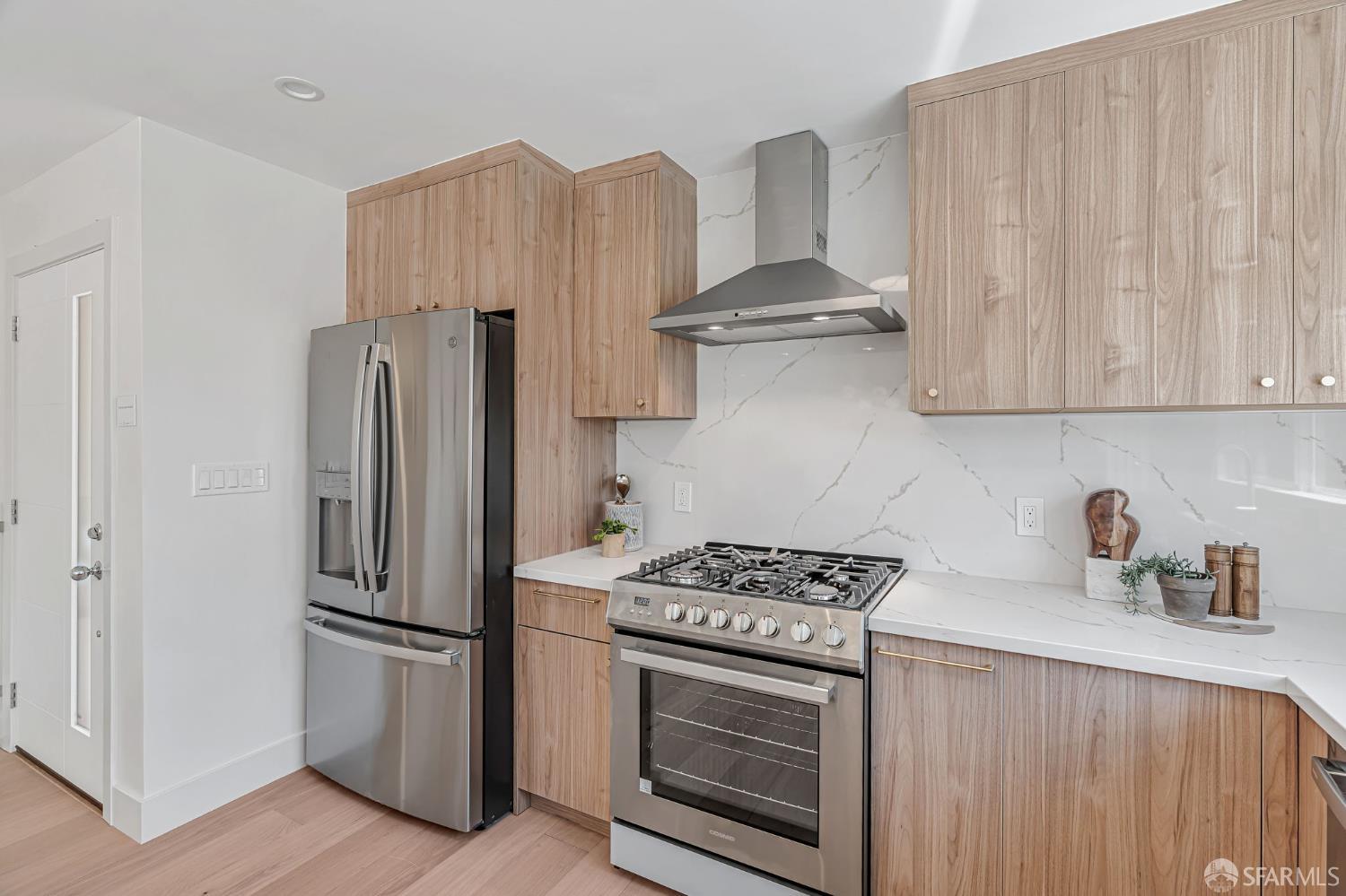 Detail Gallery Image 8 of 46 For 115 Gladeview Way, San Francisco,  CA 94131 - 4 Beds | 3 Baths
