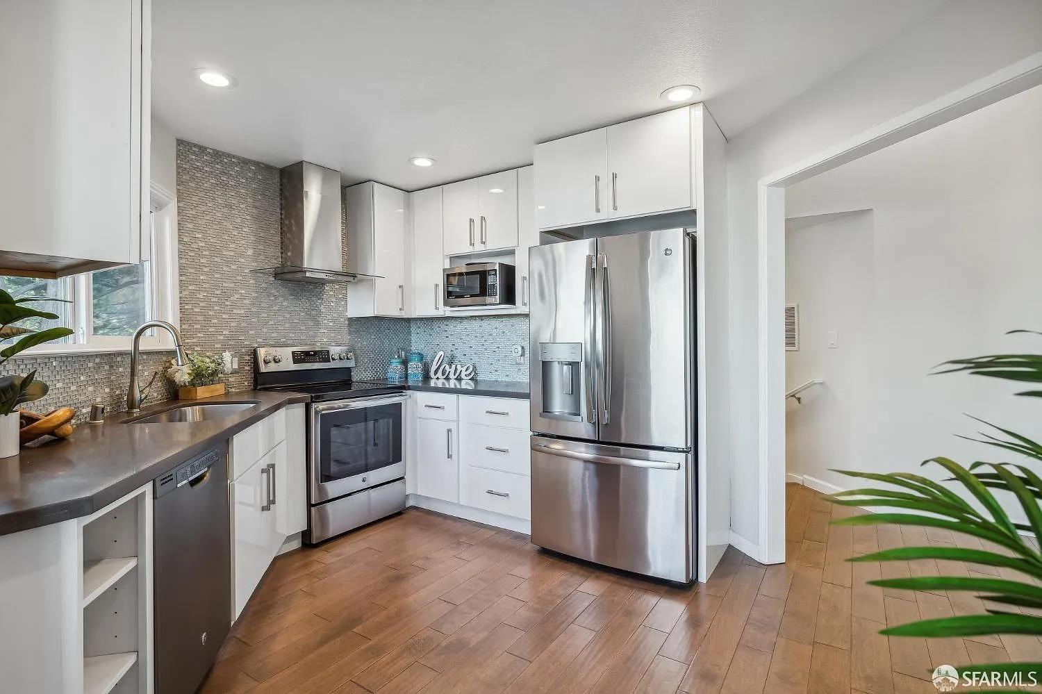 Detail Gallery Image 7 of 20 For 2 Hawkins Ln, San Francisco,  CA 94124 - 3 Beds | 2 Baths