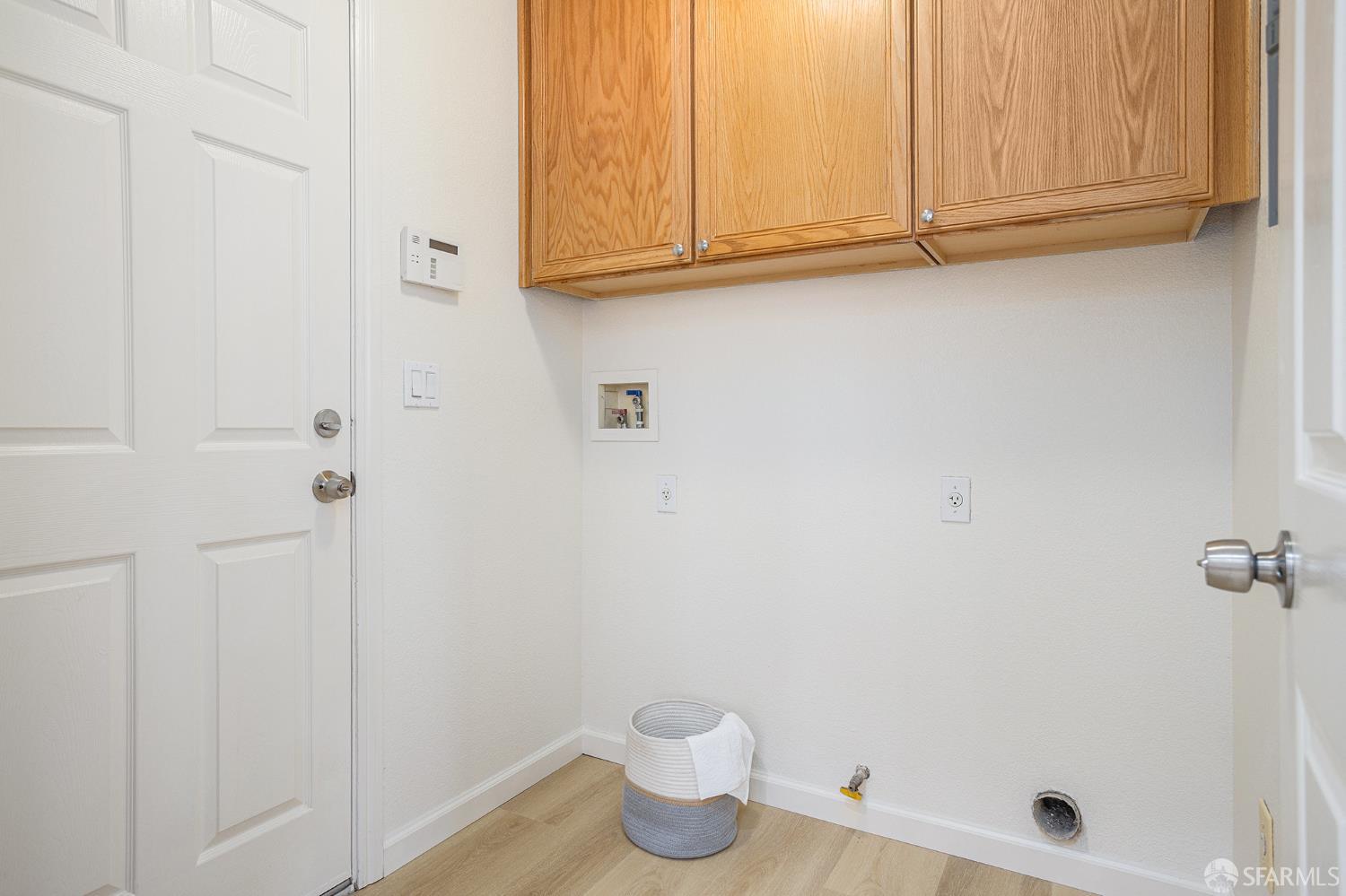 Detail Gallery Image 33 of 44 For 1845 Kern Mountain Way, Antioch,  CA 94531 - 5 Beds | 2/1 Baths