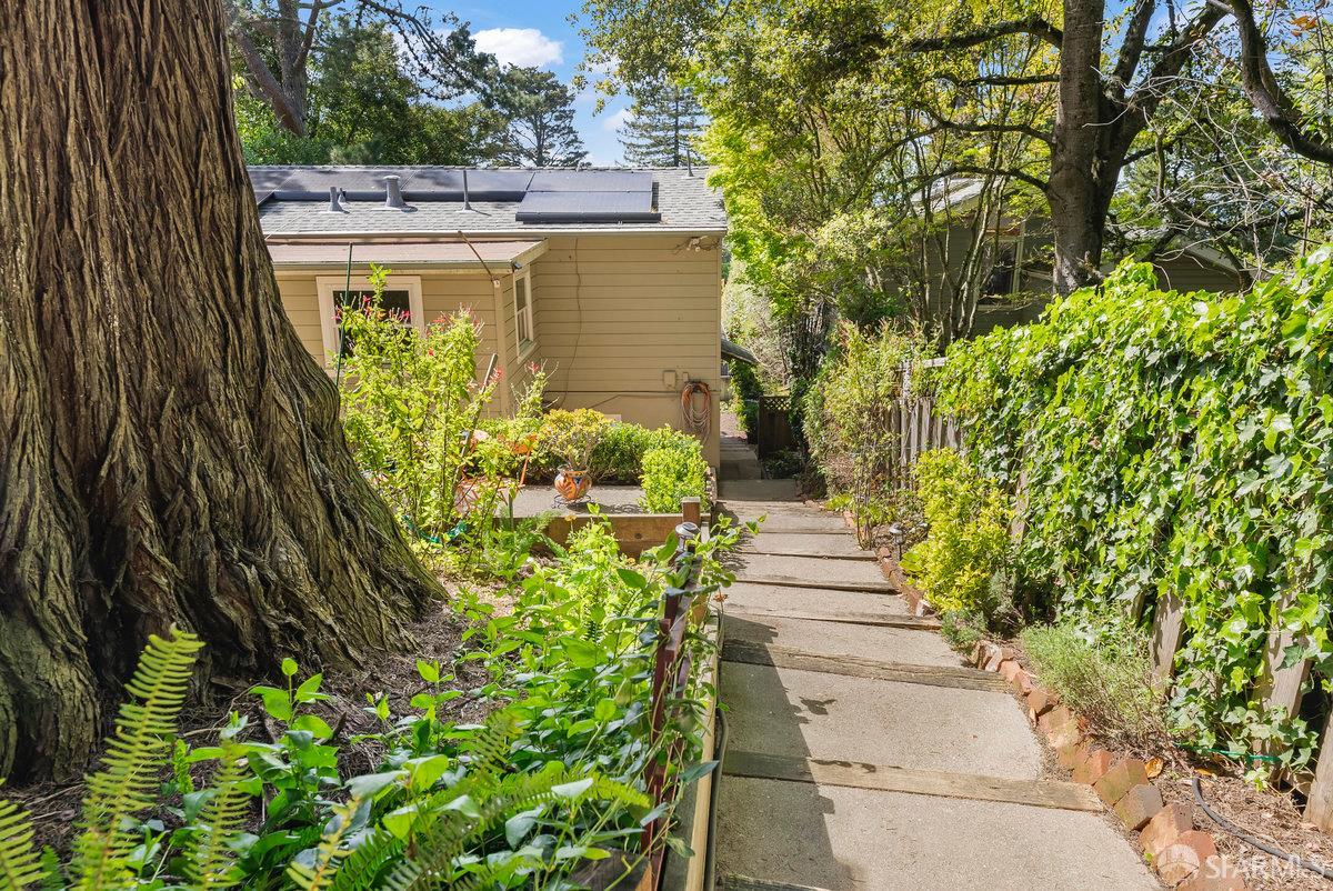 Detail Gallery Image 16 of 24 For 9018 Skyline Blvd, Oakland,  CA 94611 - 3 Beds | 2 Baths