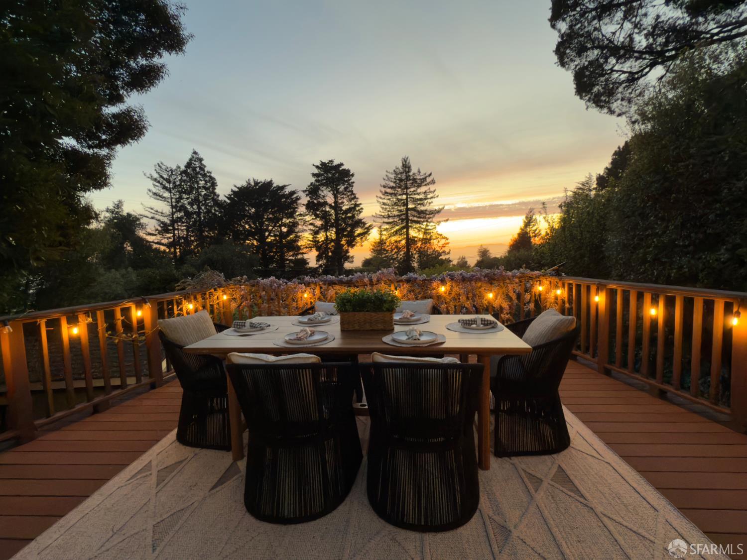 Detail Gallery Image 4 of 24 For 9018 Skyline Blvd, Oakland,  CA 94611 - 3 Beds | 2 Baths