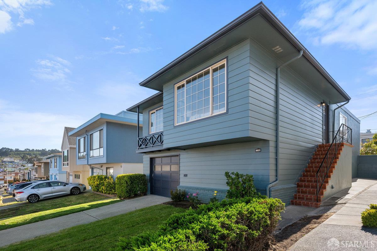 Detail Gallery Image 3 of 59 For 256 Verano Dr, Daly City,  CA 94015 - 3 Beds | 2 Baths