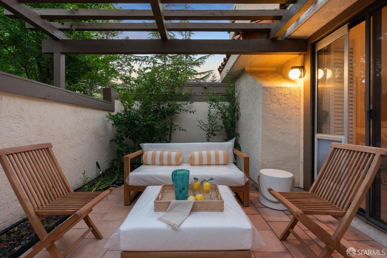 Detail Gallery Image 6 of 36 For 539 Pimlico Ct, Walnut Creek,  CA 94597 - 2 Beds | 2/1 Baths