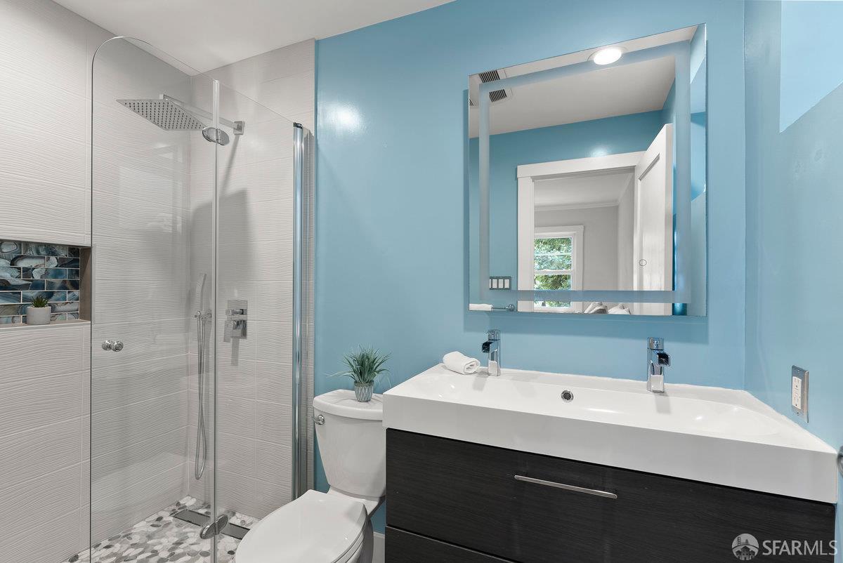 Detail Gallery Image 14 of 24 For 9018 Skyline Blvd, Oakland,  CA 94611 - 3 Beds | 2 Baths