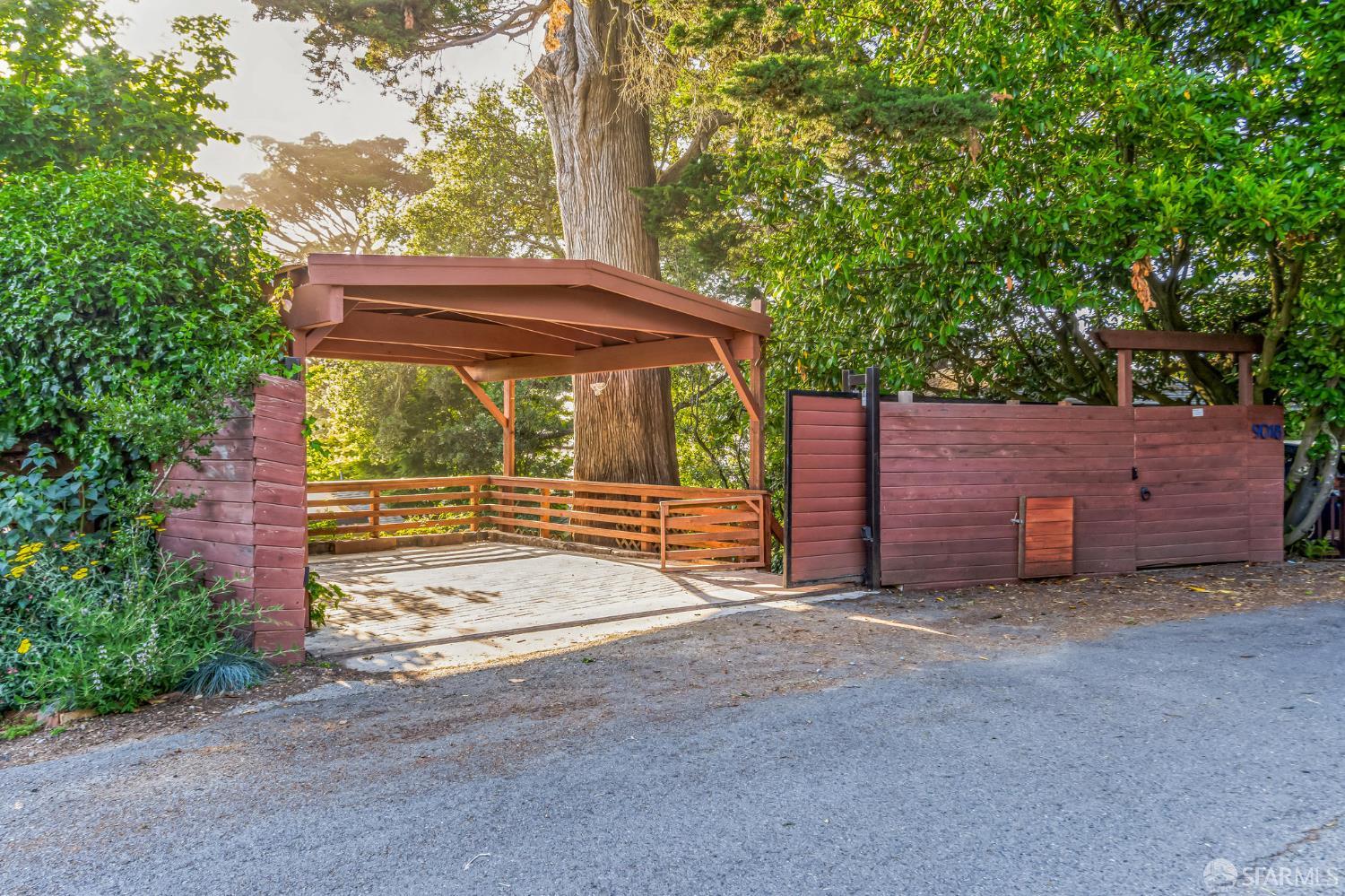Detail Gallery Image 19 of 24 For 9018 Skyline Blvd, Oakland,  CA 94611 - 3 Beds | 2 Baths