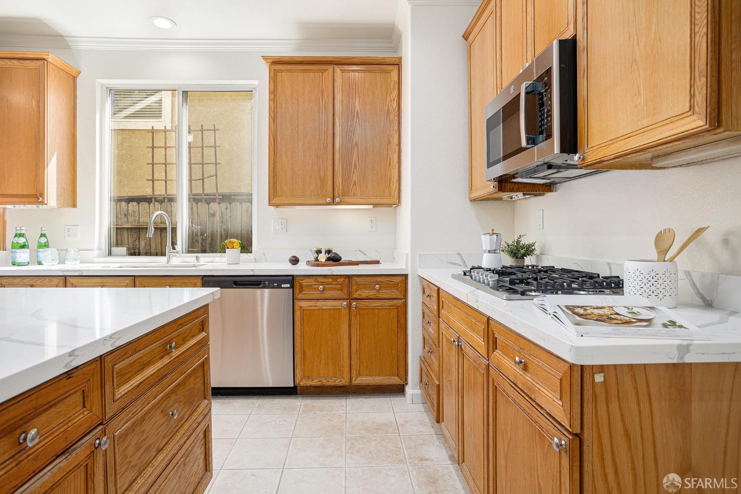 Detail Gallery Image 17 of 44 For 1845 Kern Mountain Way, Antioch,  CA 94531 - 5 Beds | 2/1 Baths