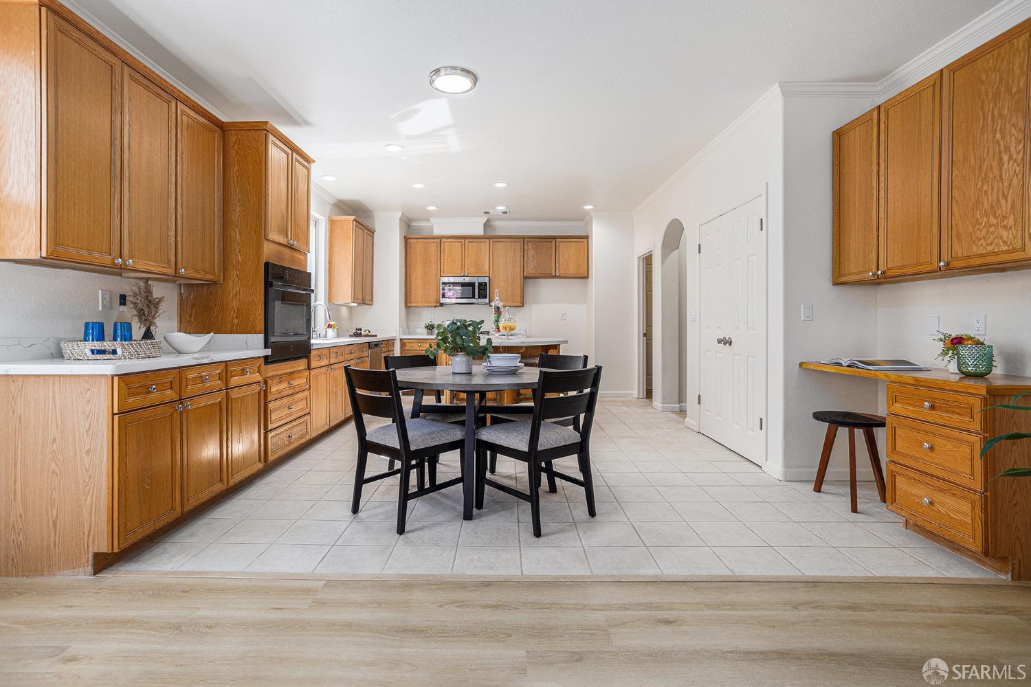 Detail Gallery Image 14 of 44 For 1845 Kern Mountain Way, Antioch,  CA 94531 - 5 Beds | 2/1 Baths