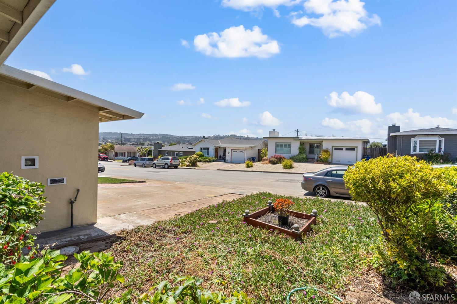 Detail Gallery Image 4 of 24 For 1015 Sunnyside Dr, South San Francisco,  CA 94080 - 3 Beds | 2 Baths