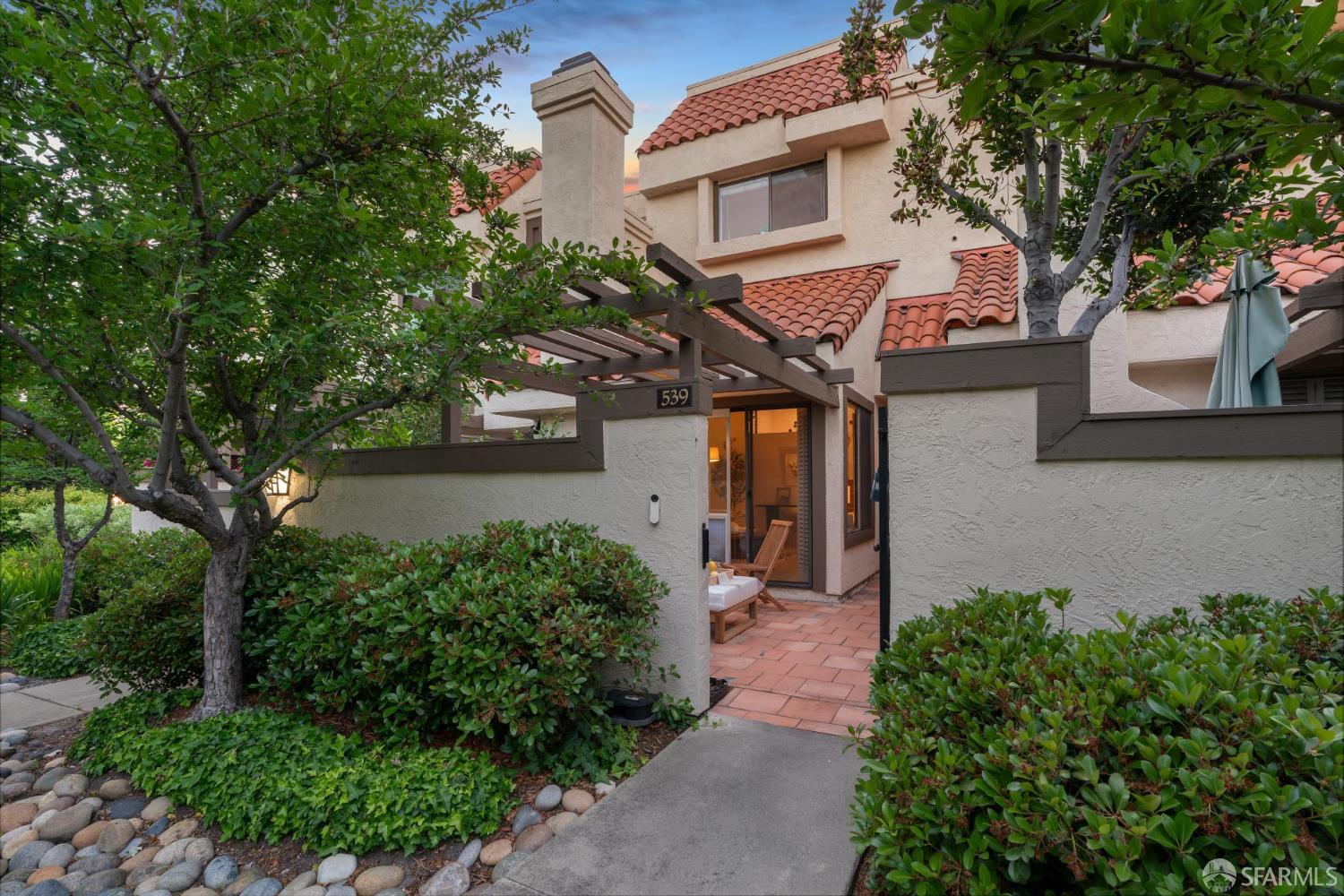 Detail Gallery Image 8 of 36 For 539 Pimlico Ct, Walnut Creek,  CA 94597 - 2 Beds | 2/1 Baths
