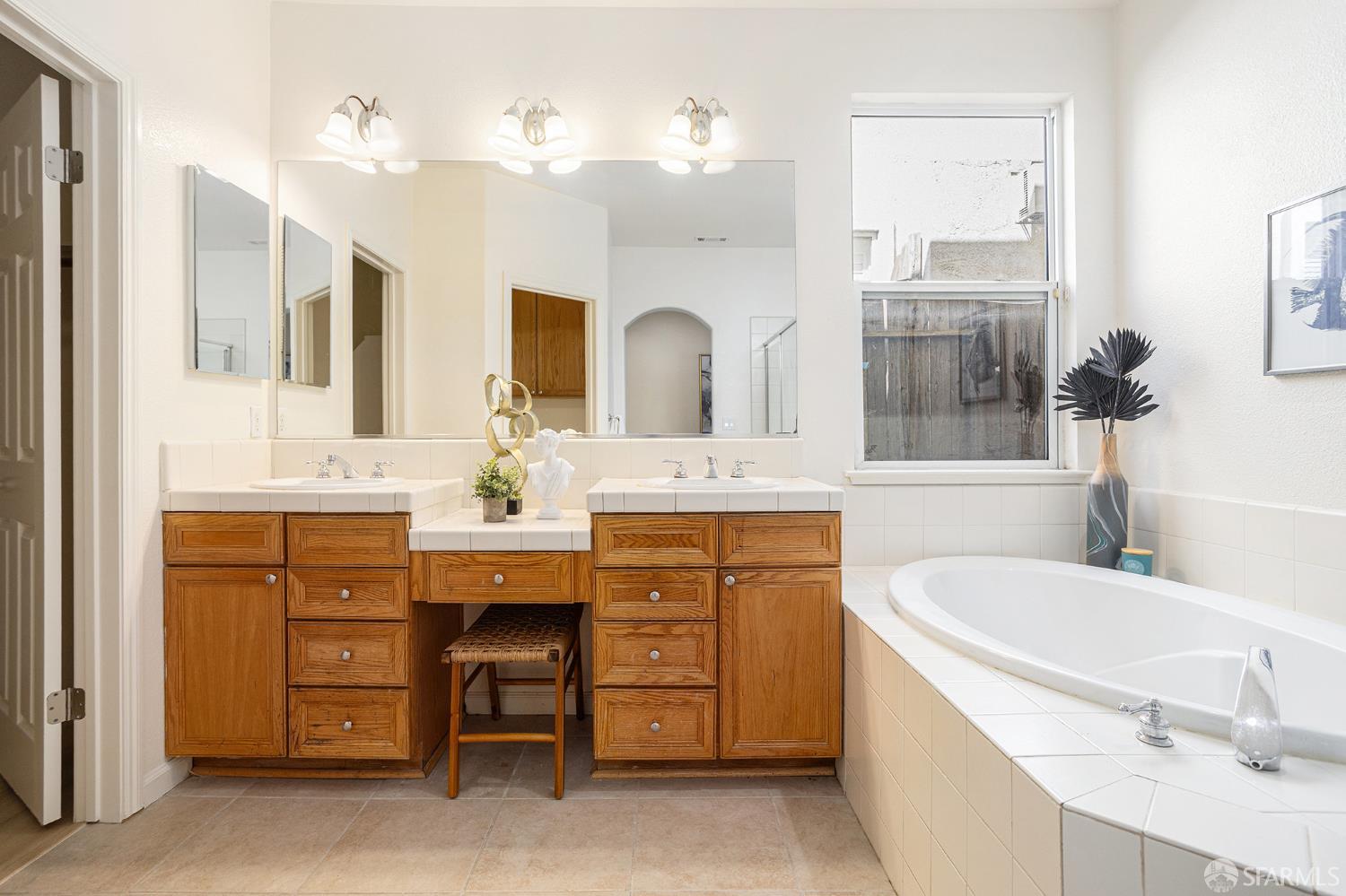 Detail Gallery Image 23 of 44 For 1845 Kern Mountain Way, Antioch,  CA 94531 - 5 Beds | 2/1 Baths