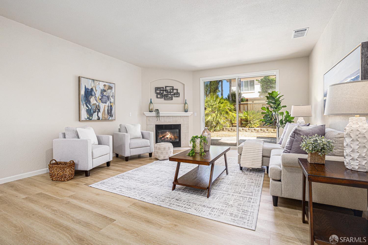 Detail Gallery Image 7 of 44 For 1845 Kern Mountain Way, Antioch,  CA 94531 - 5 Beds | 2/1 Baths