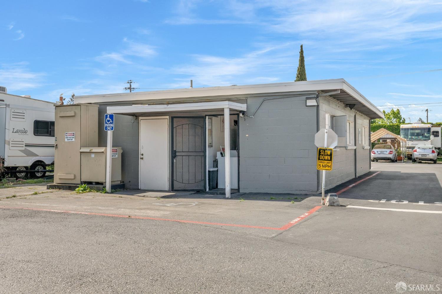 Detail Gallery Image 15 of 19 For 3499 E Bayshore Rd, Redwood City,  CA 94063 - 3 Beds | 1 Baths
