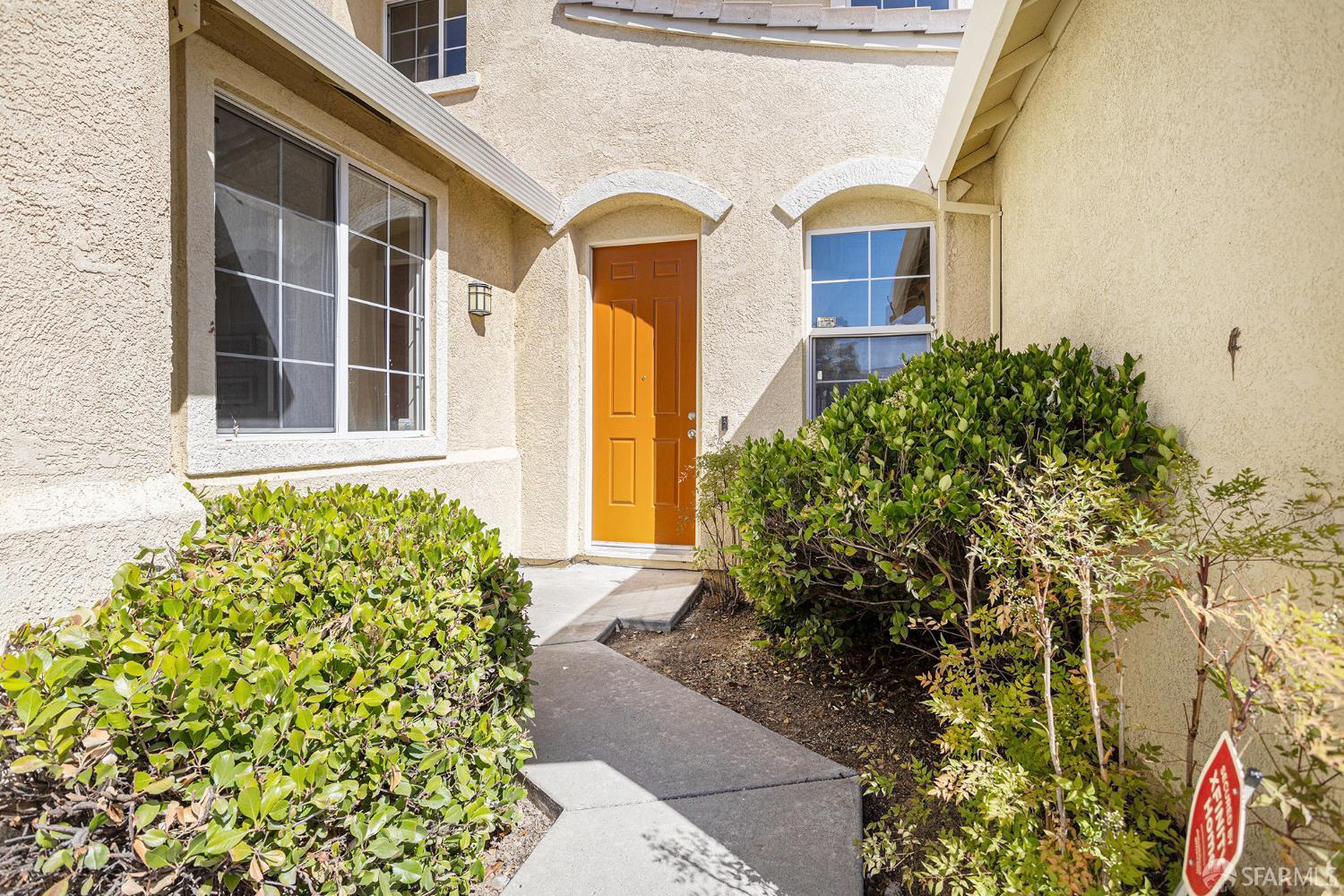 Detail Gallery Image 5 of 44 For 1845 Kern Mountain Way, Antioch,  CA 94531 - 5 Beds | 2/1 Baths