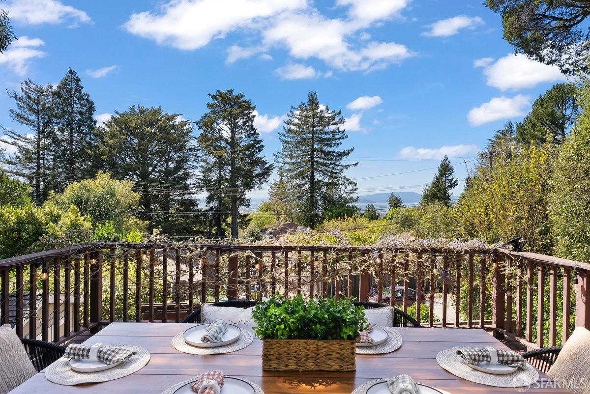 Detail Gallery Image 3 of 24 For 9018 Skyline Blvd, Oakland,  CA 94611 - 3 Beds | 2 Baths